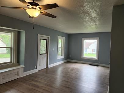 614 S Kent St - Photo 3 of 11