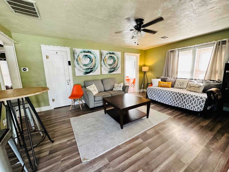 1606 Southwest a Avenue - Photo 2 of 15