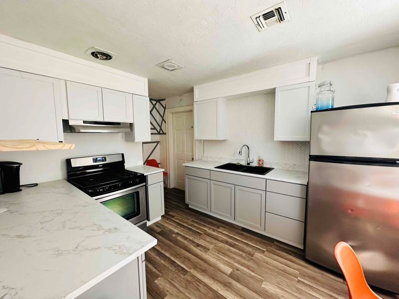 1606 Southwest a Avenue - Photo 3 of 15