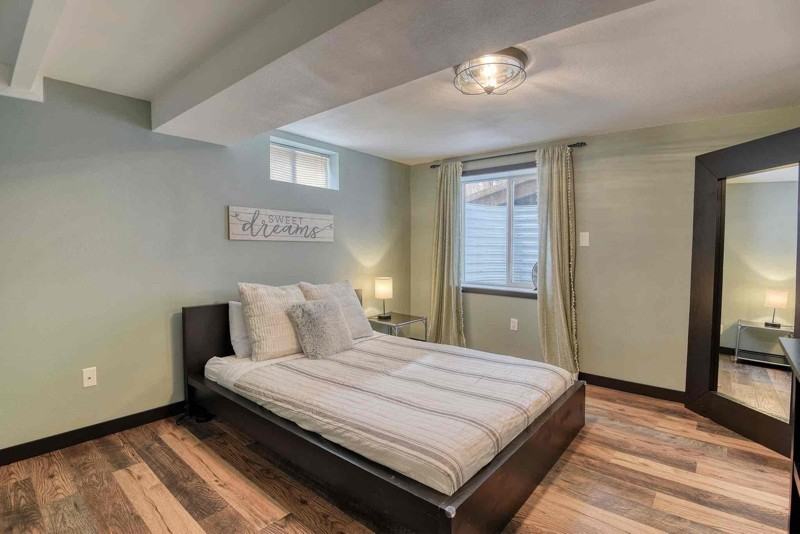 6207 N Elm St - Photo 2 of 18