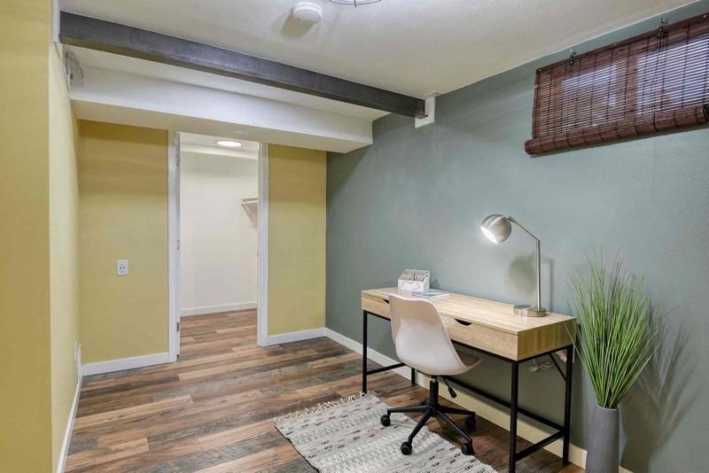 6207 N Elm St - Photo 3 of 18