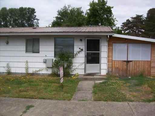 540 Pine St - Photo 2 of 6