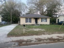 featured image of 208 Evergreen St #1
