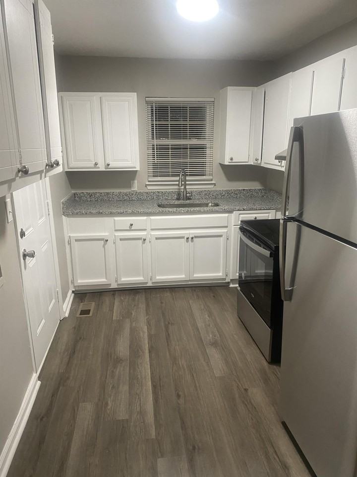 208 Evergreen St #1 - Photo 2 of 8