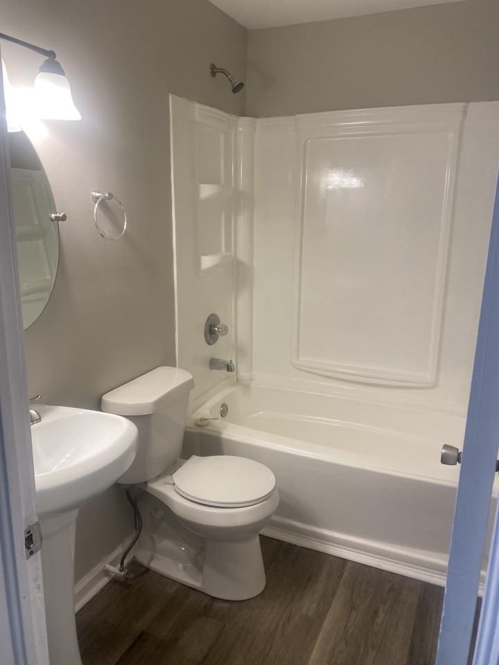 208 Evergreen St #1 - Photo 5 of 8