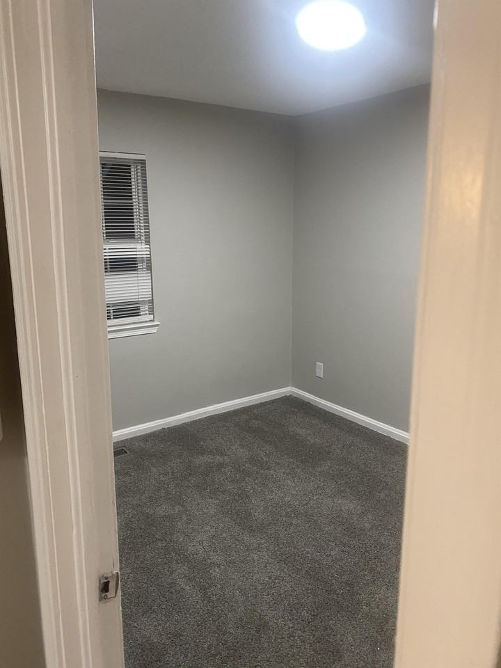 208 Evergreen St #1 - Photo 6 of 8