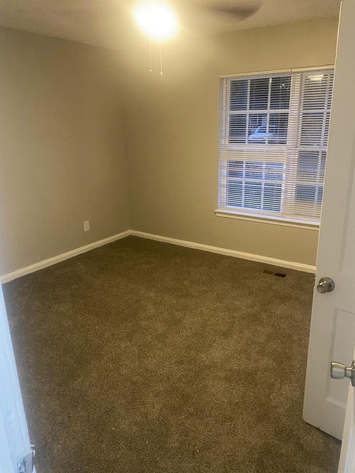 208 Evergreen St #1 - Photo 7 of 8