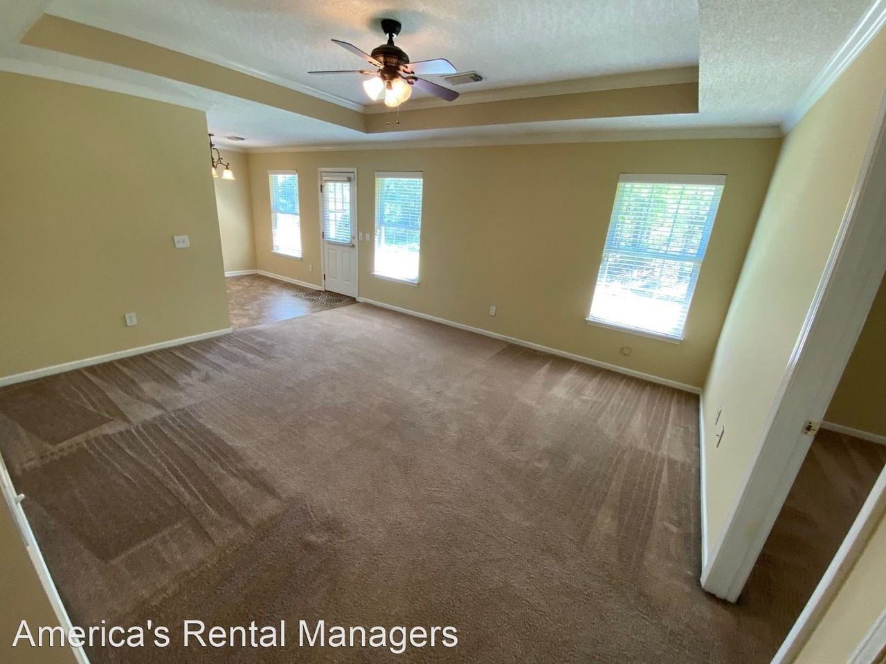 15997 Stone Ridge Cir - Photo 3 of 17