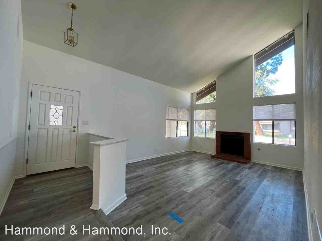 21812 Vintage St - Photo 3 of 20