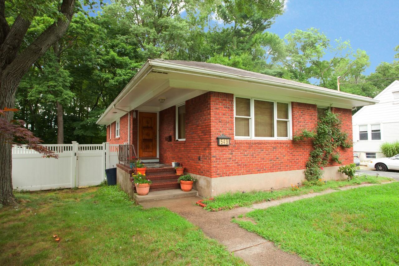 549 High St - Photo 2 of 16