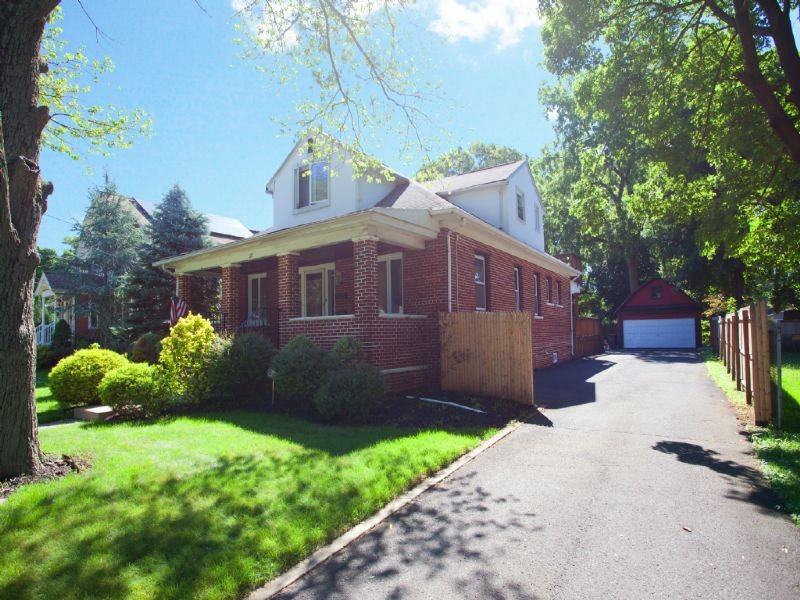 122 Midway Ave - Photo 2 of 16