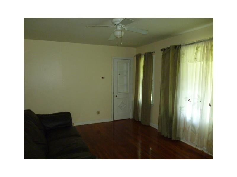 1290 Glen Forest Way - Photo 3 of 7