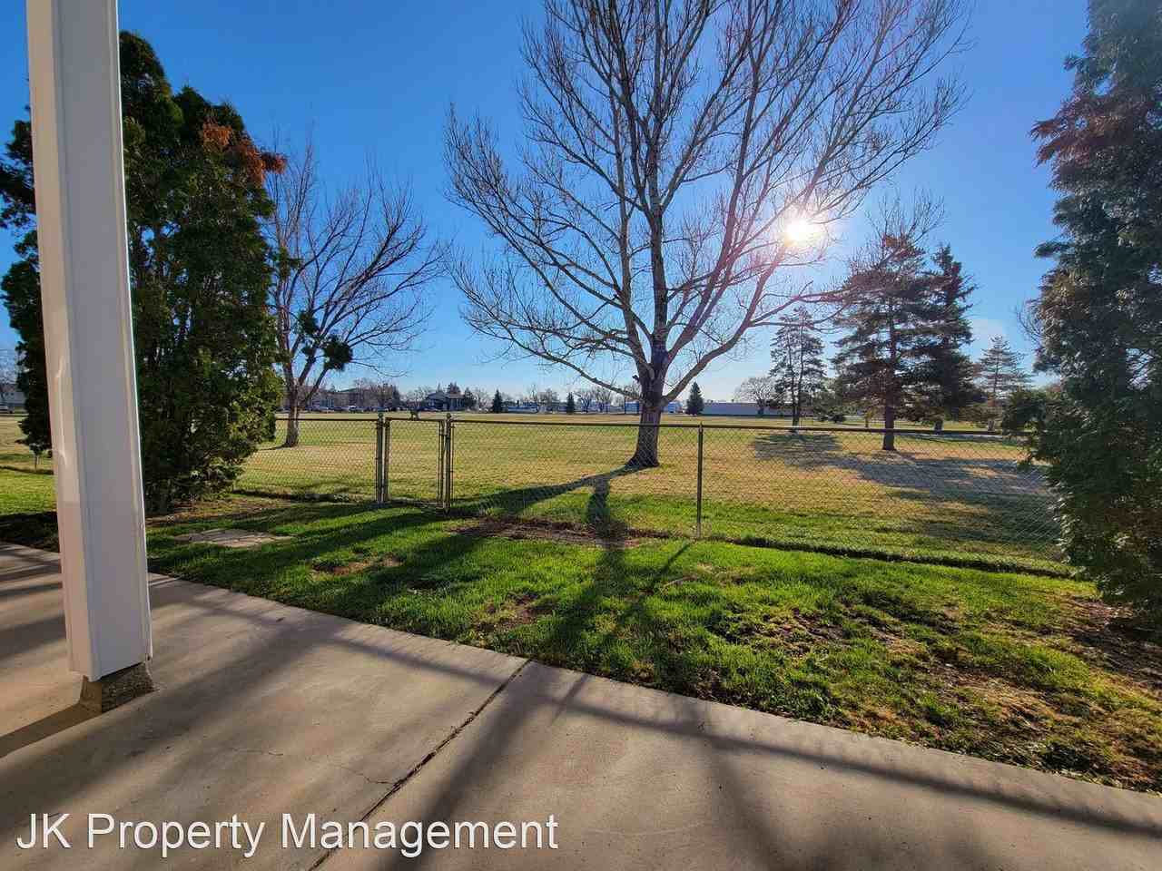 820 2nd Ave NW - Photo 3 of 20