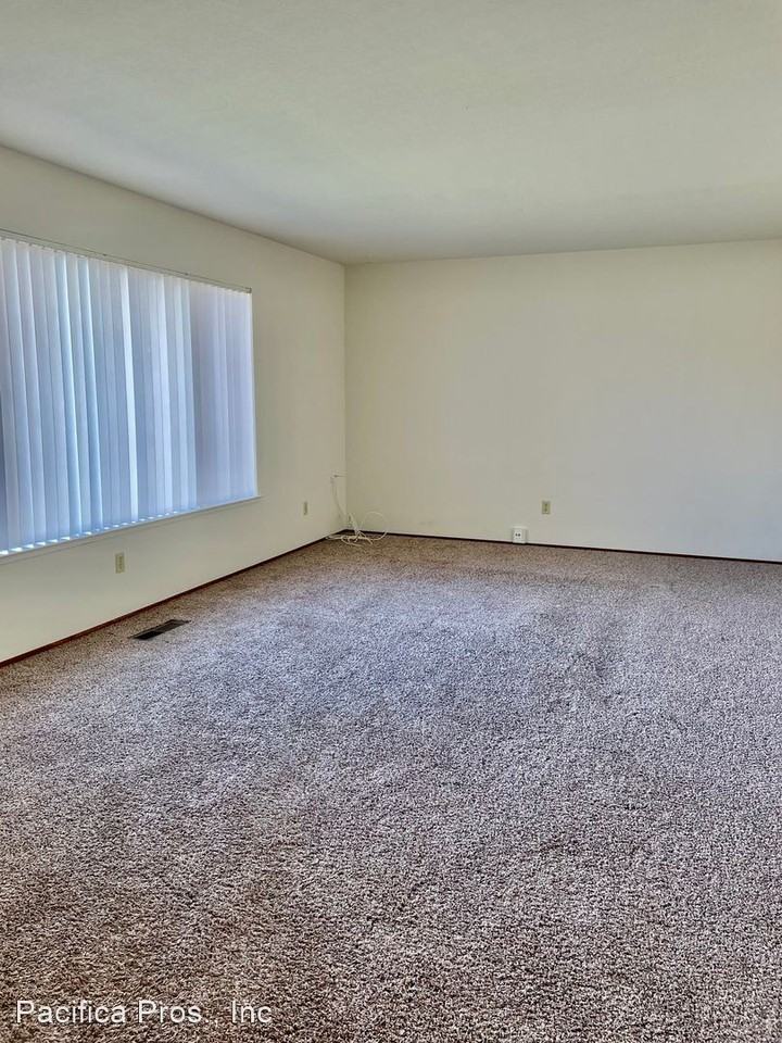 6564 Surfside/6600 Trudy Way - Photo 3 of 18