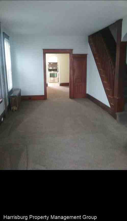 409 1/2 4th St - Photo 2 of 9