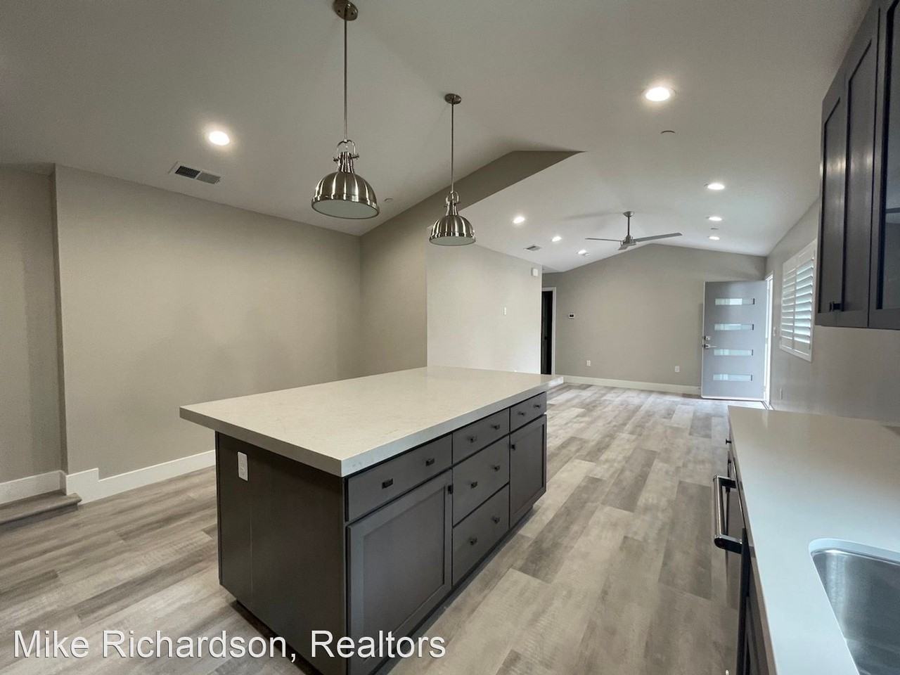 431-435 1/2 Old Coast Hwy - Photo 2 of 10