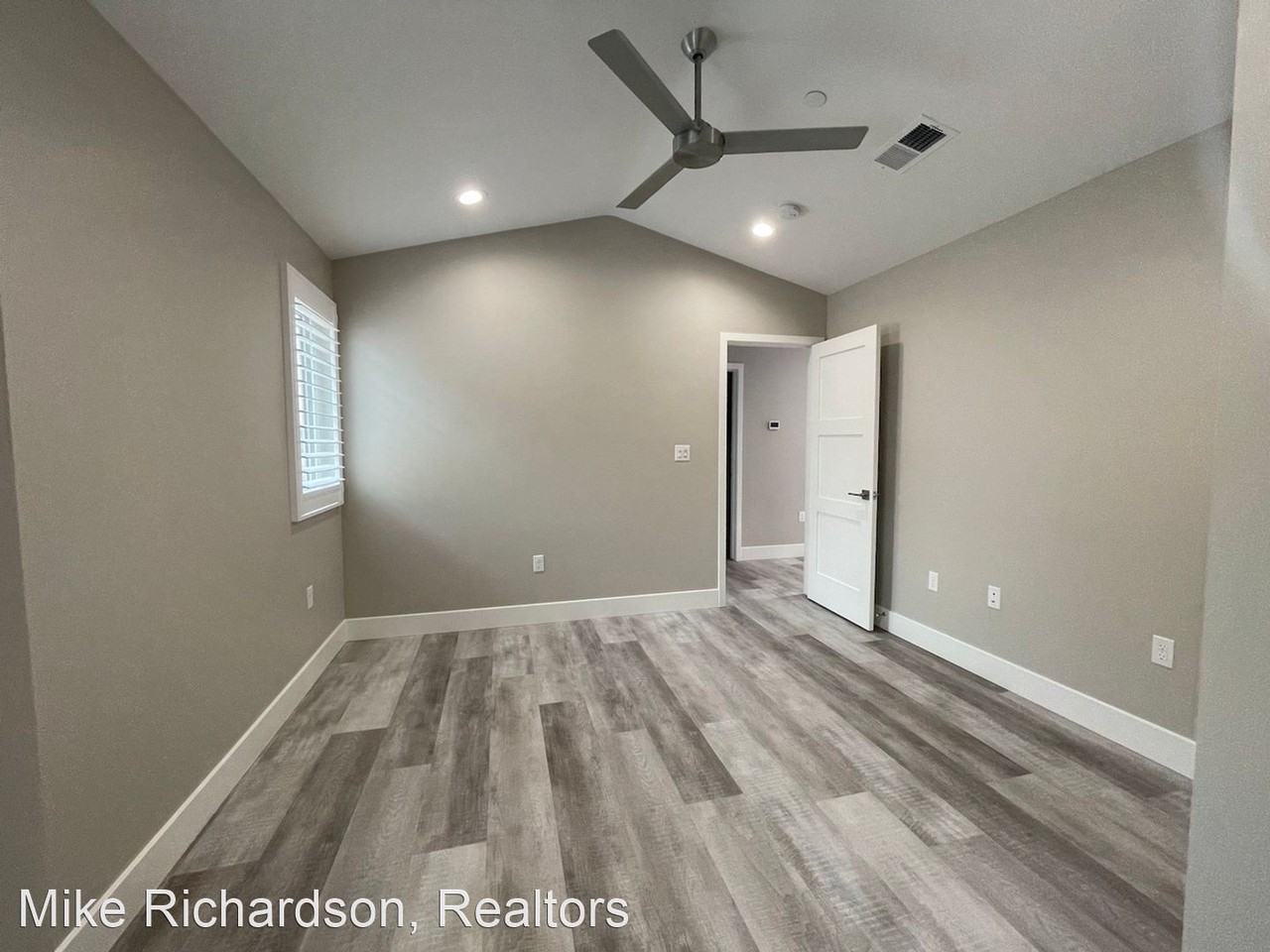 431-435 1/2 Old Coast Hwy - Photo 3 of 10