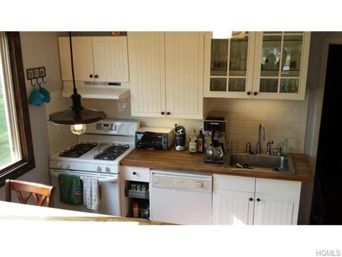 113 Old Haverstraw Rd - Photo 3 of 20