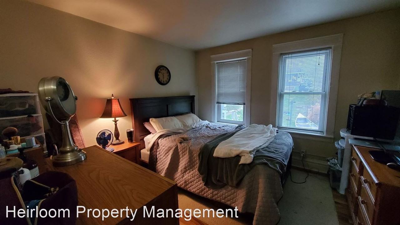 216 1/2 E 5th Street - Photo 3 of 9