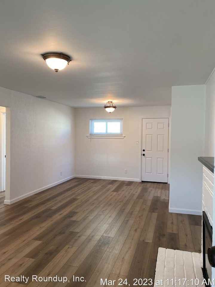 4208 28th St - Photo 3 of 8