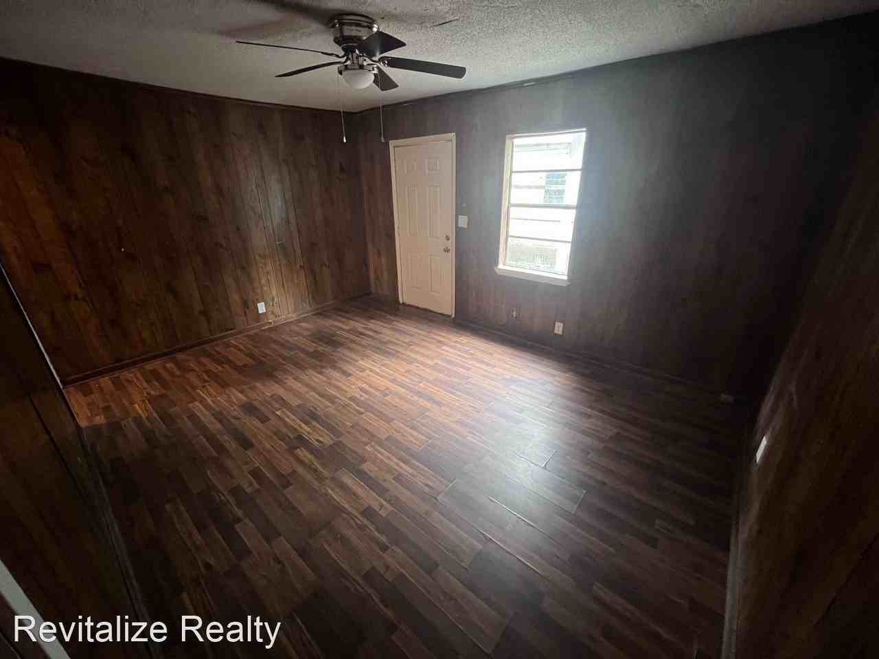 321 W Main St - Photo 3 of 11