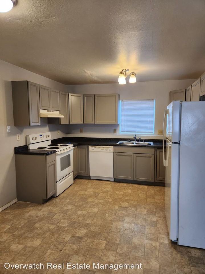 231 N Bunn Street - Photo 2 of 18