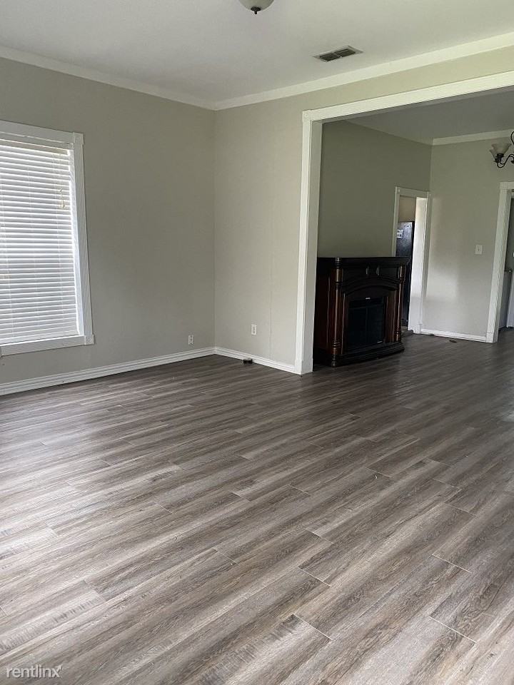 5980 Oak Hollow Cir - Photo 3 of 19