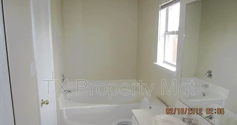 609 Fossil Hill Dr - Photo 3 of 10