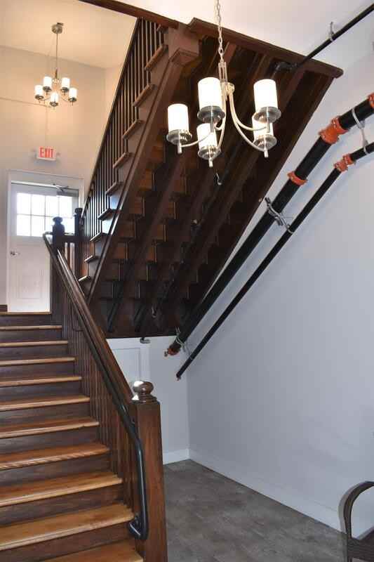 155 Ararat St - Photo 7 of 18