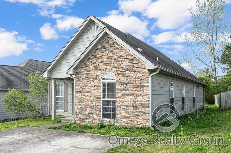 183 Flagstone Ln - Photo 2 of 37