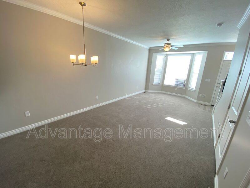 738 Ne - Photo 2 of 11