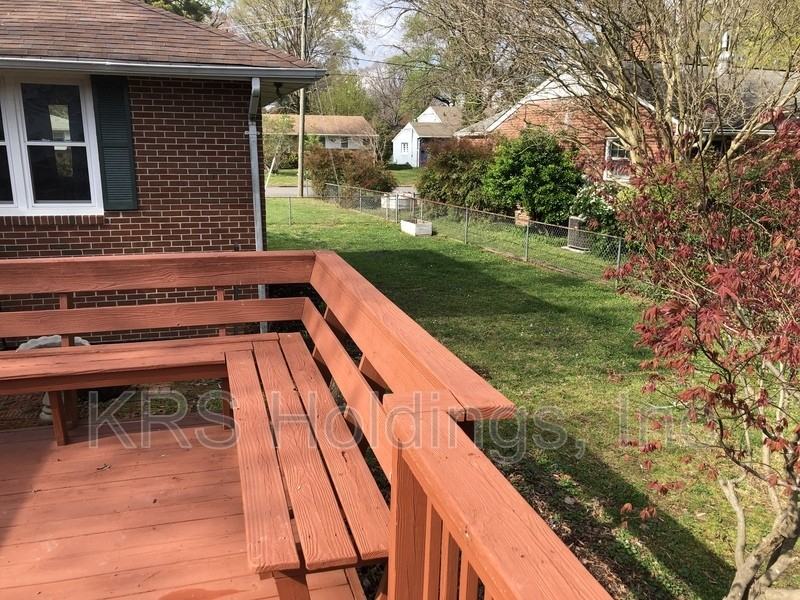 8 Carolyn Dr - Photo 2 of 16