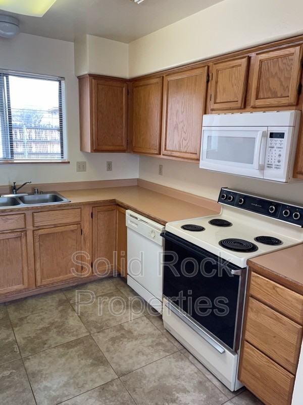 3230 N Victor Rd #C - Photo 5 of 17