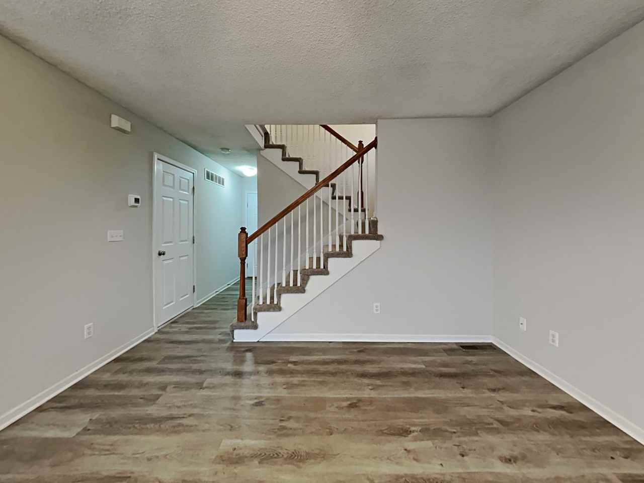 11100 Highview Rd - Photo 2 of 20