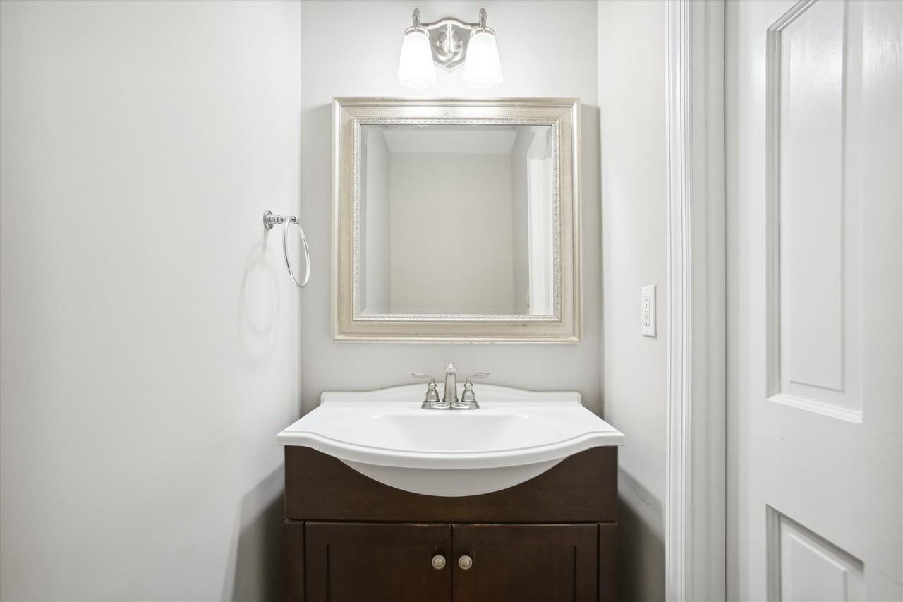 1962 Mariner Ln - Photo 5 of 33