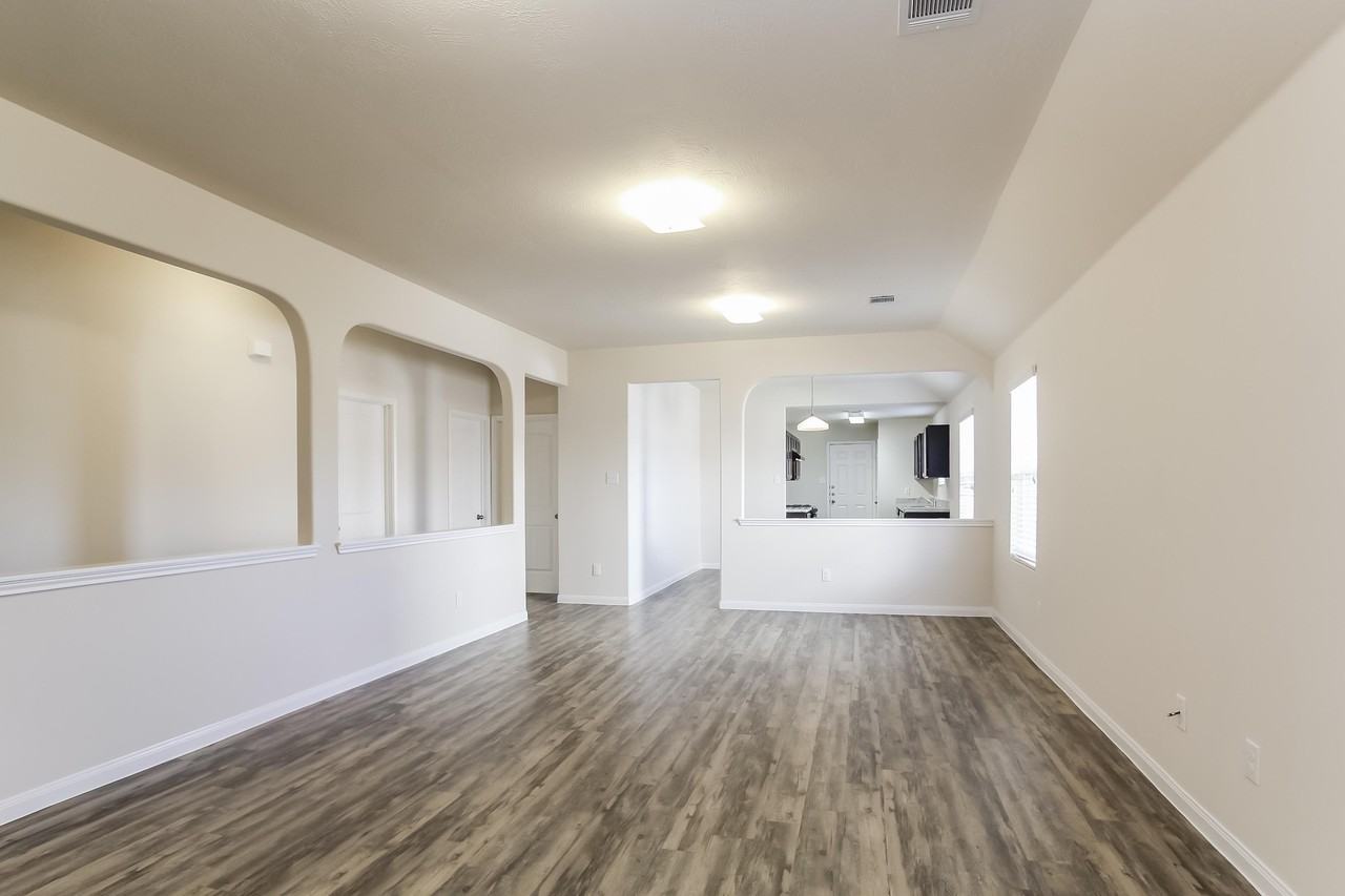 2650 Lina Dr - Photo 3 of 15