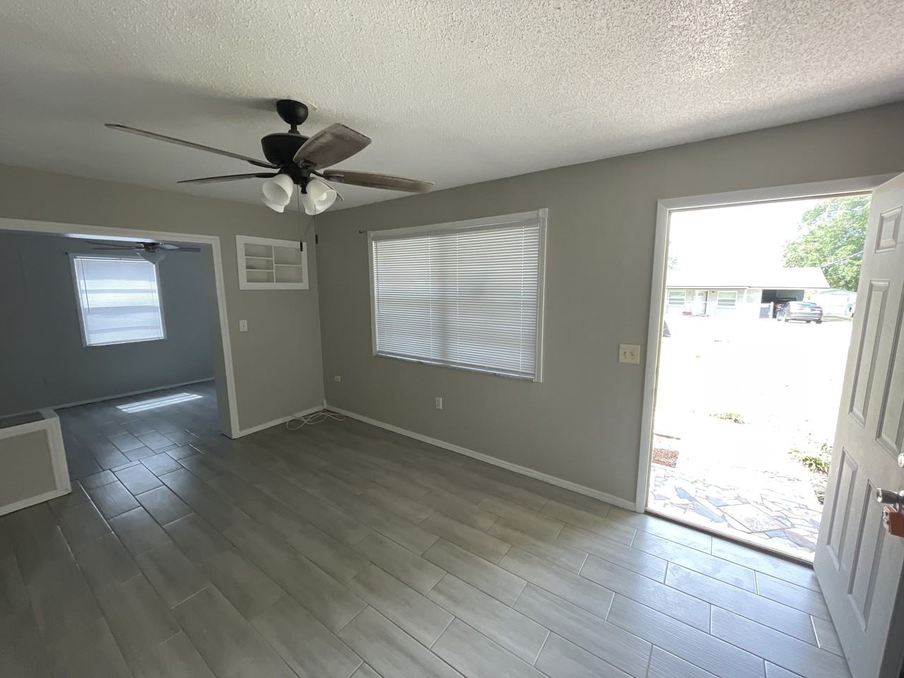 651 Duncan Cir W - Photo 2 of 10