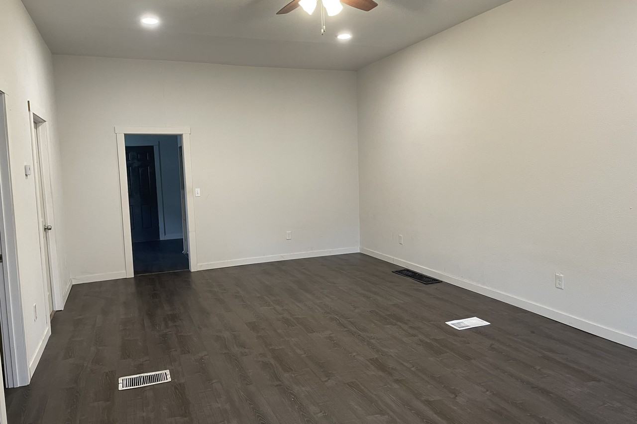 1110 Sw Woodward Ave - Photo 2 of 14