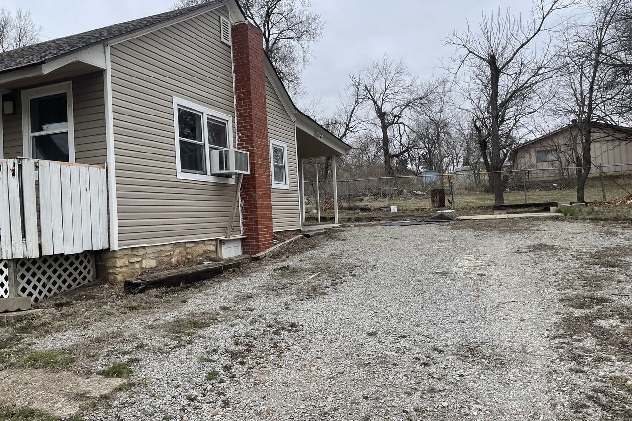 612 Se 28th St - Photo 2 of 12