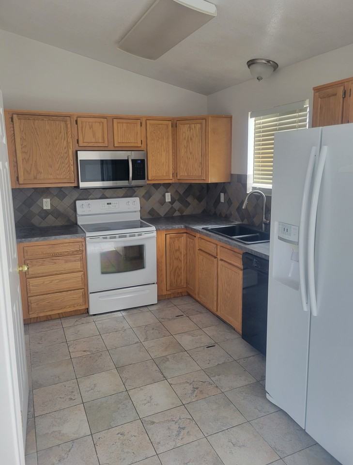 1663 Wn - Photo 2 of 10