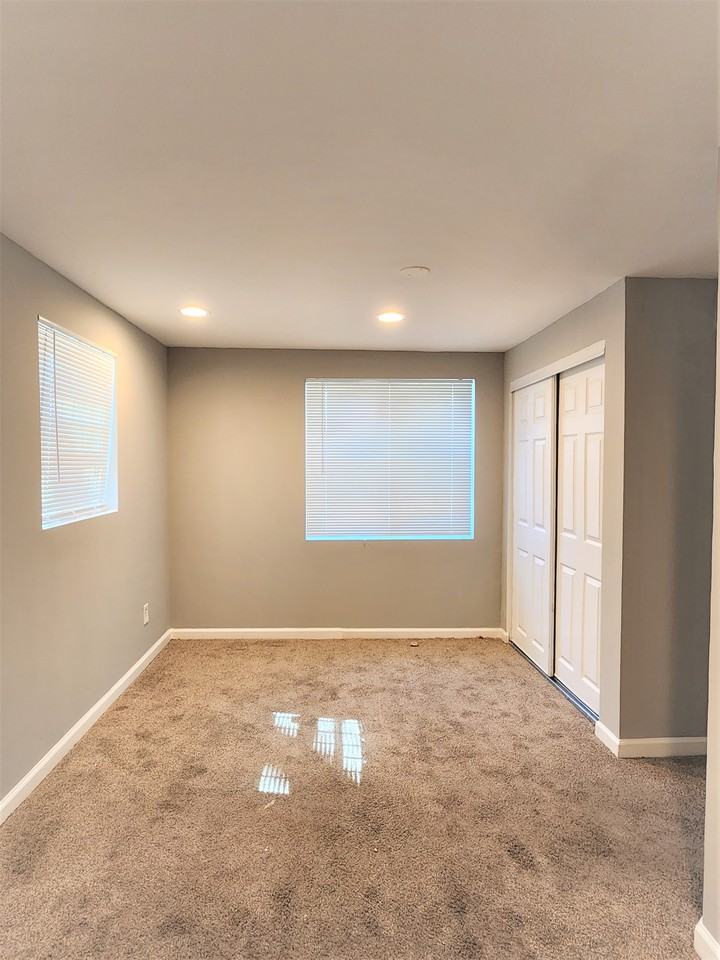 5402 67th Ave - Photo 3 of 24