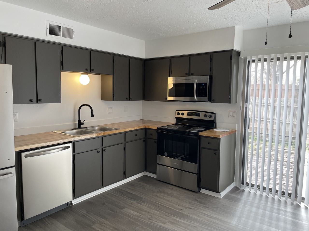 12320 Candelaria Rd Ne - Photo 3 of 35