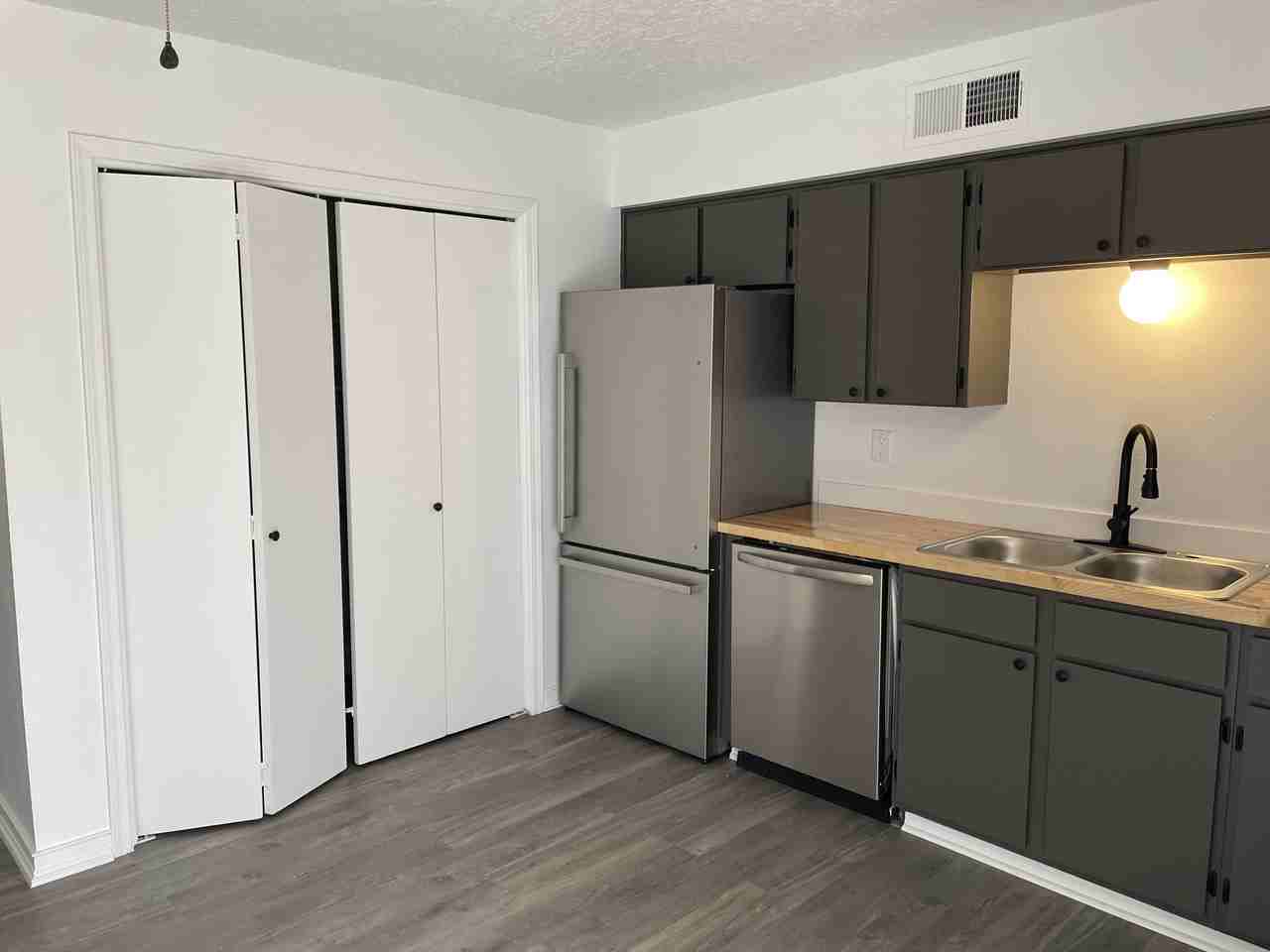 12320 Candelaria Rd Ne - Photo 5 of 35