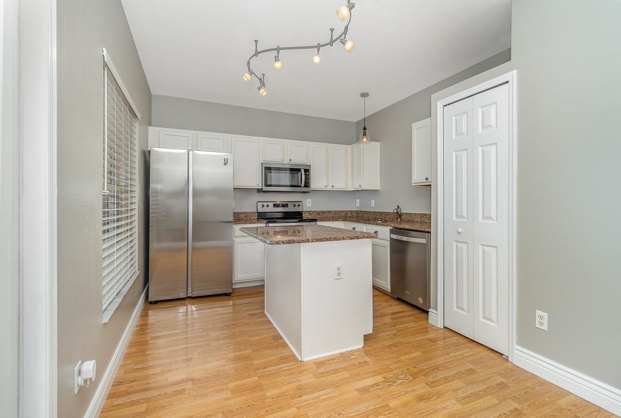 4424 Brookstone Ct - Photo 2 of 19