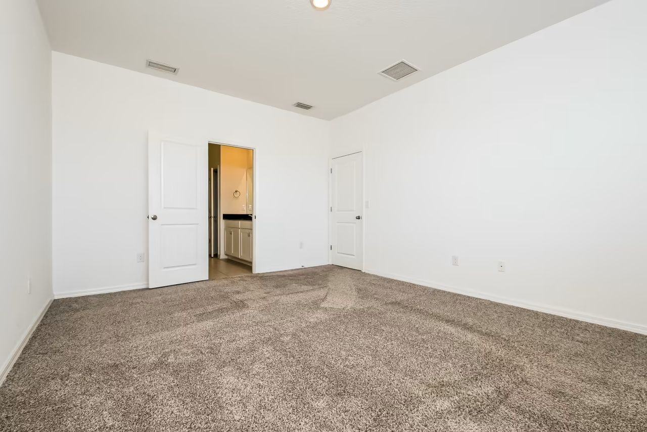 ASHTON FIELD AVENUE Riverview Ashton Field Avenue - Photo 3 of 6