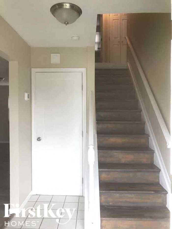 1043 Beddingfield Pl - Photo 2 of 21