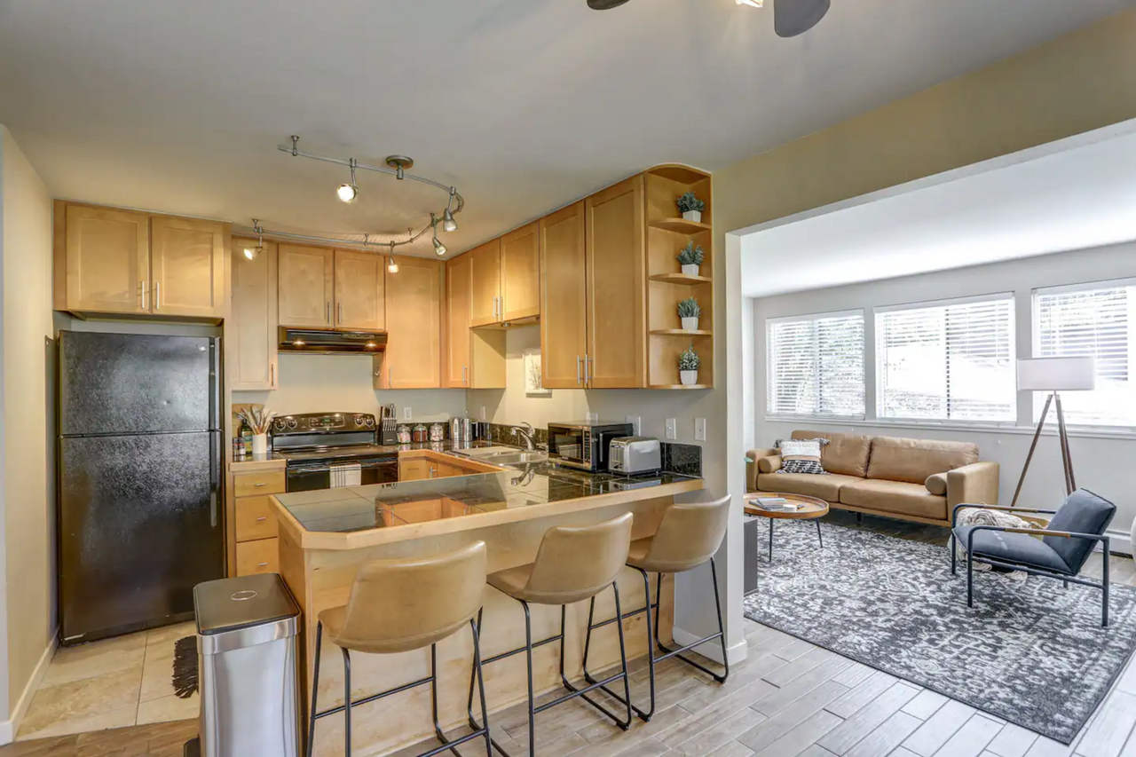 1212 Linden Ave Unit C #C - Photo 3 of 6