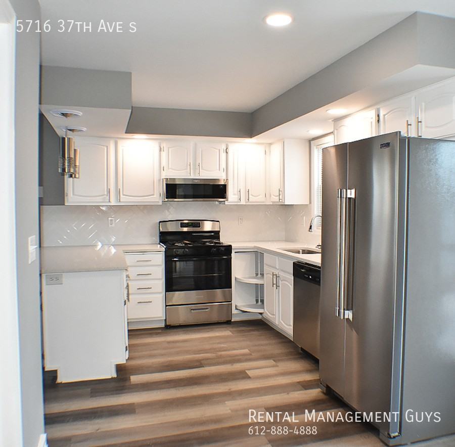 5716 37th Ave S - Photo 3 of 16