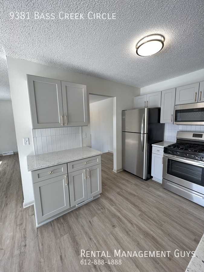 9381 Bass Creek Cir N - Photo 3 of 16