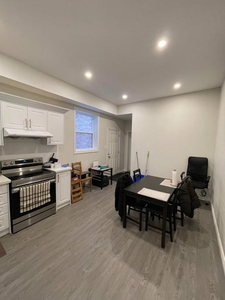 Central Downtown Bedroom with Ensuite in 3 Bedrooms unit for RENT